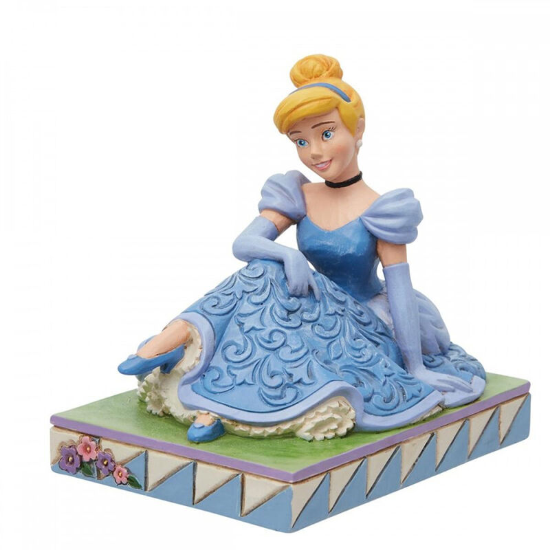 Enesco disney la cenicienta posando